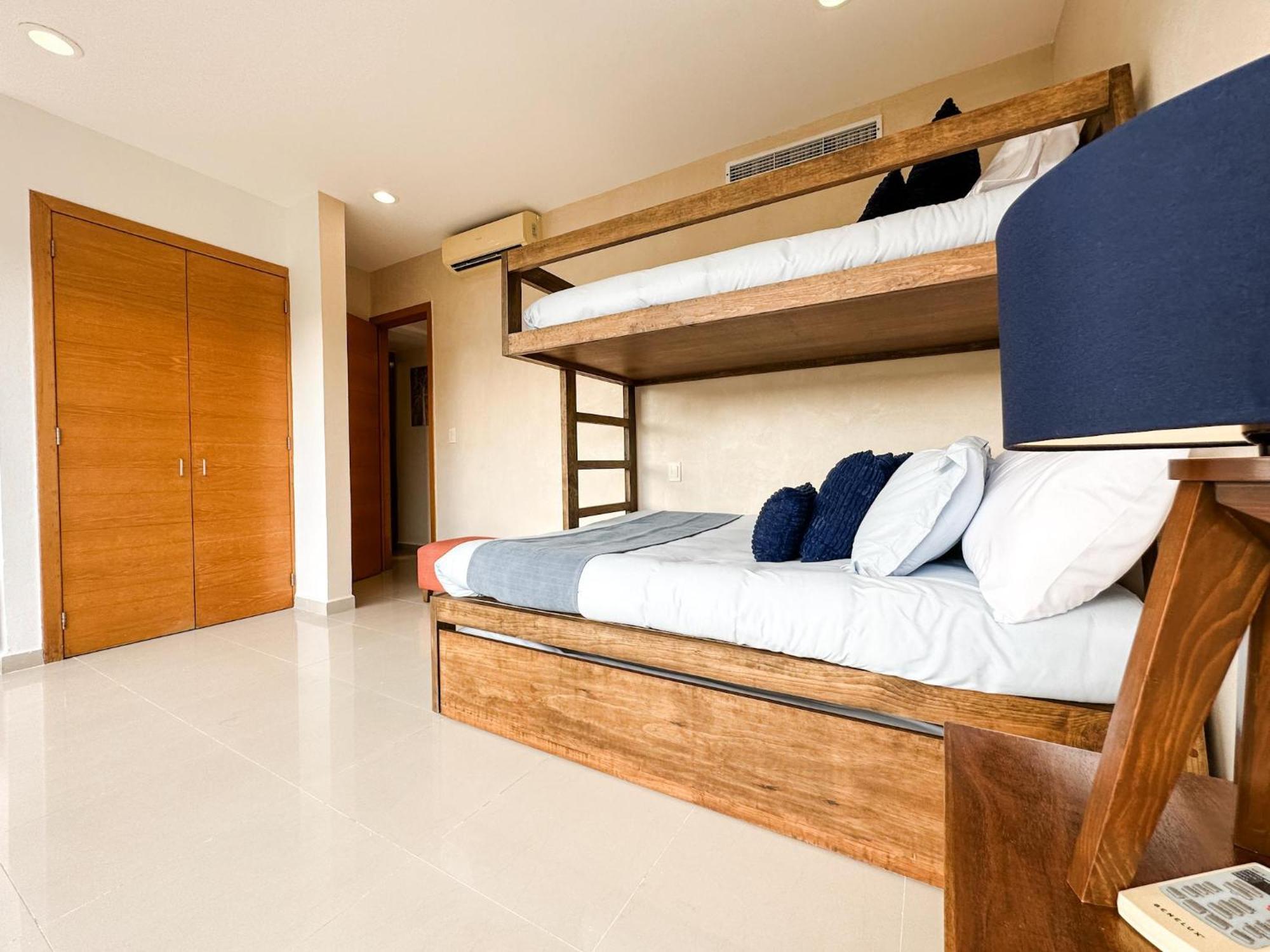 Apartamento Azulb15 3 Bedroom Playacar Phase Ii