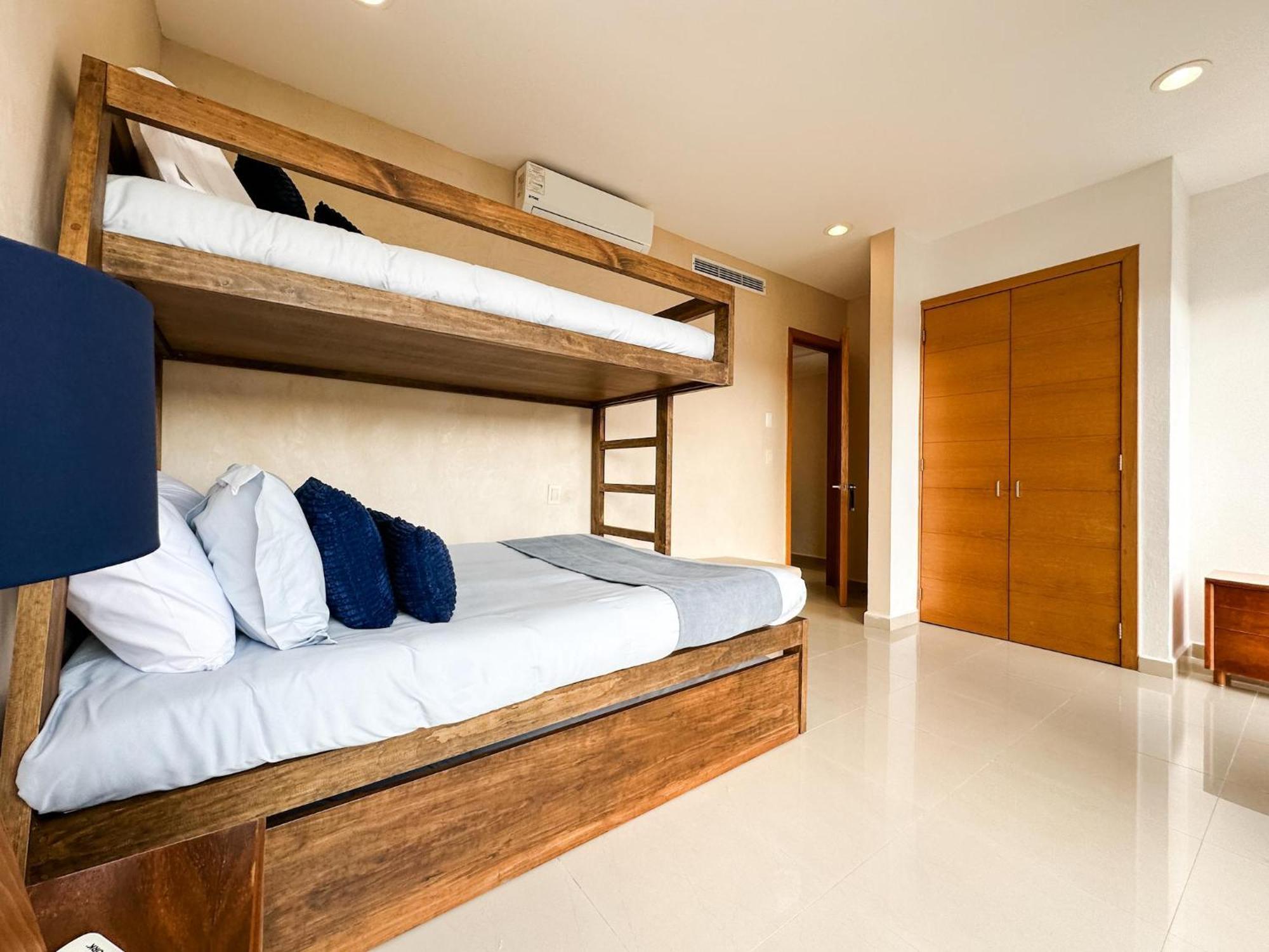 Apartamento Azulb15 3 Bedroom Playacar Phase Ii *
